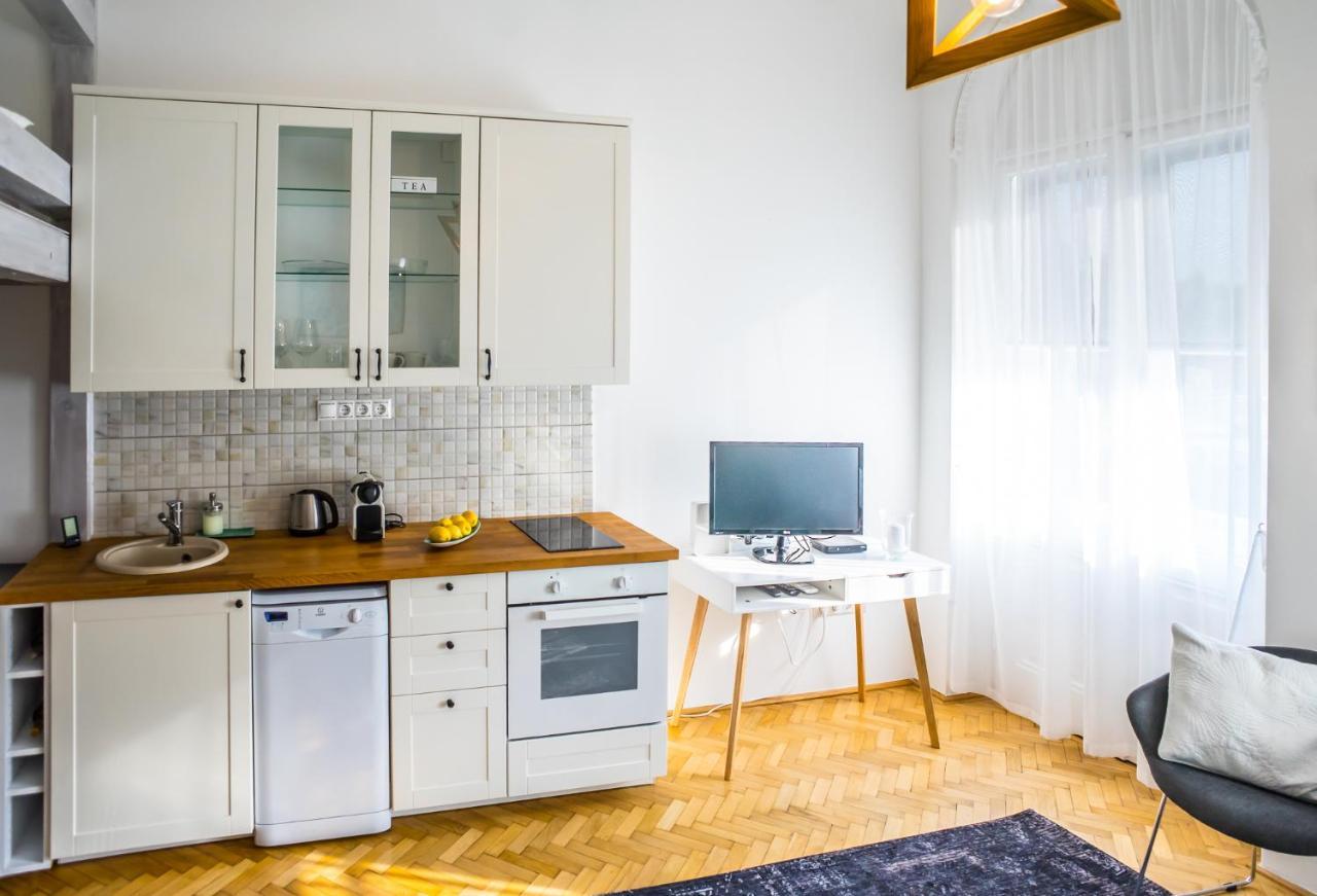 Ybl Apartment City Center Székesfehérvár Exteriör bild