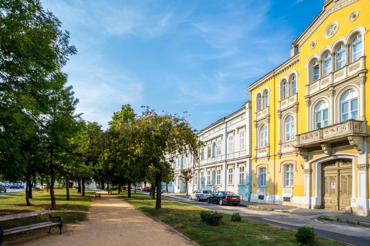 Ybl Apartment City Center Székesfehérvár Exteriör bild